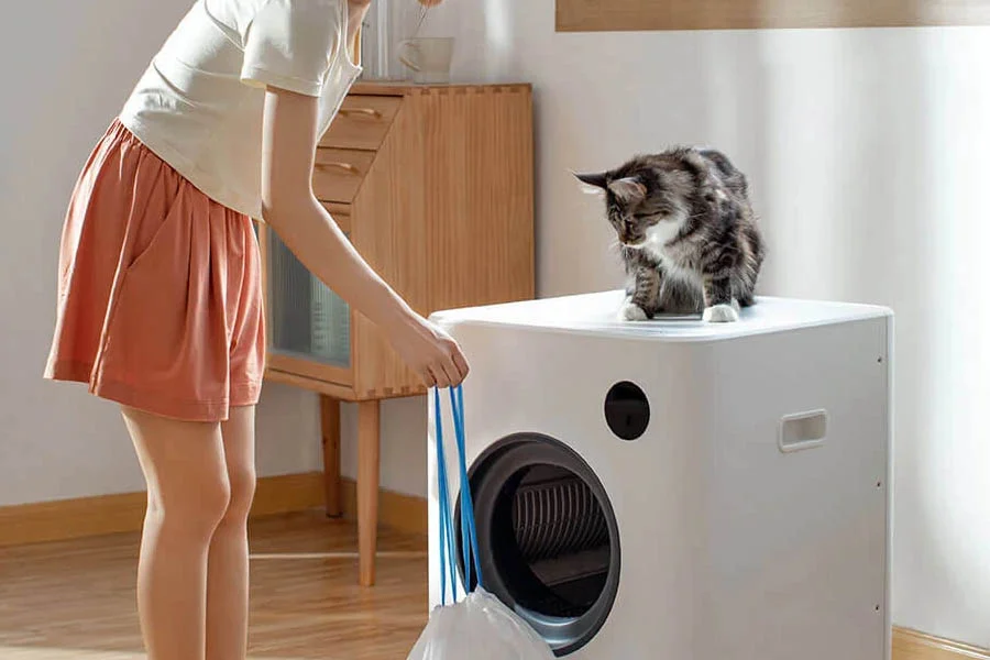 cat litter box that cleans itself